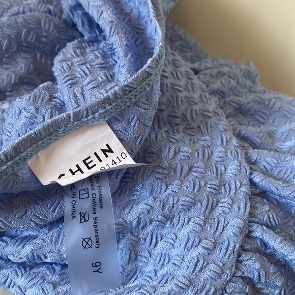 Shein Kids Beach Coverup - Picture 2 of 4